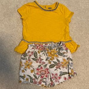 4t girls Old Navy matching shirt sleeve and shorts set